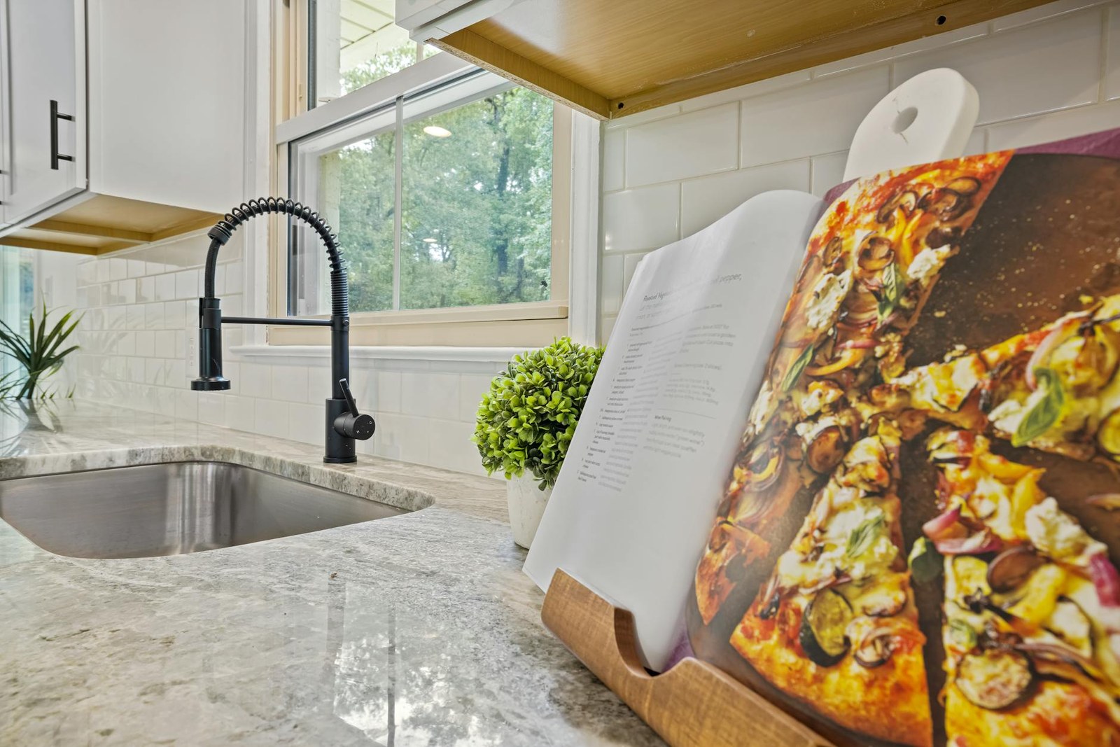 Stone Benchtops Buyer's Guide — Engineered, Quartz, Marble, Porcelain